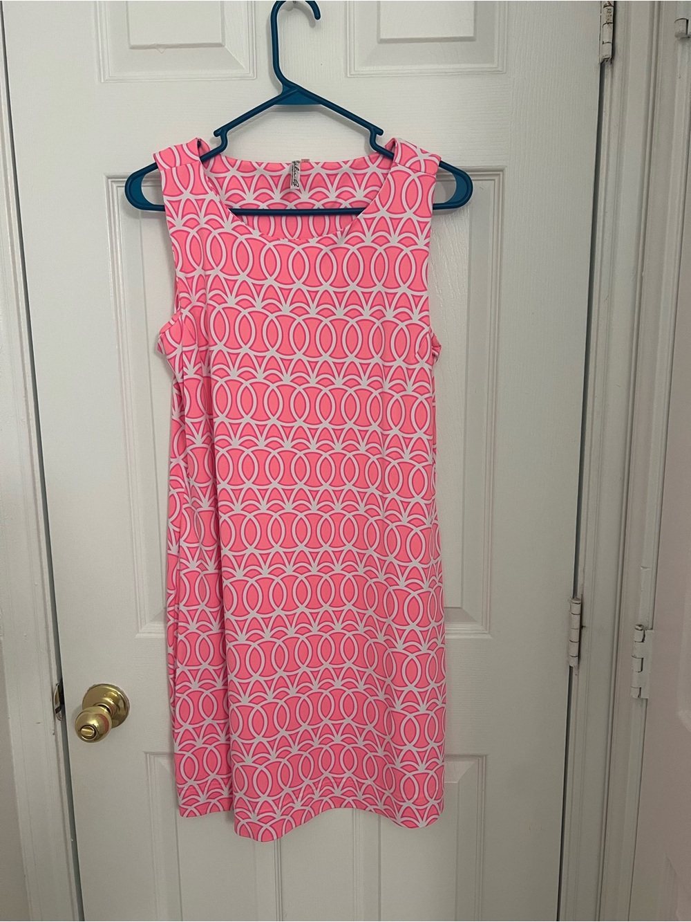 Lulu-B Pink and White Geometric Sleeveless Shift Dress